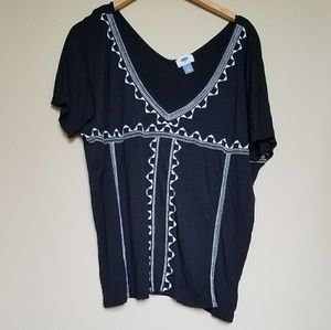 Old Navy black tee with white embroidery
